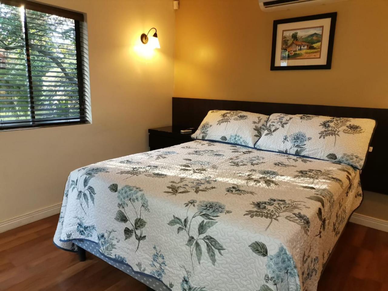 Airport Costa Rica B&B Río Segundo Exteriör bild